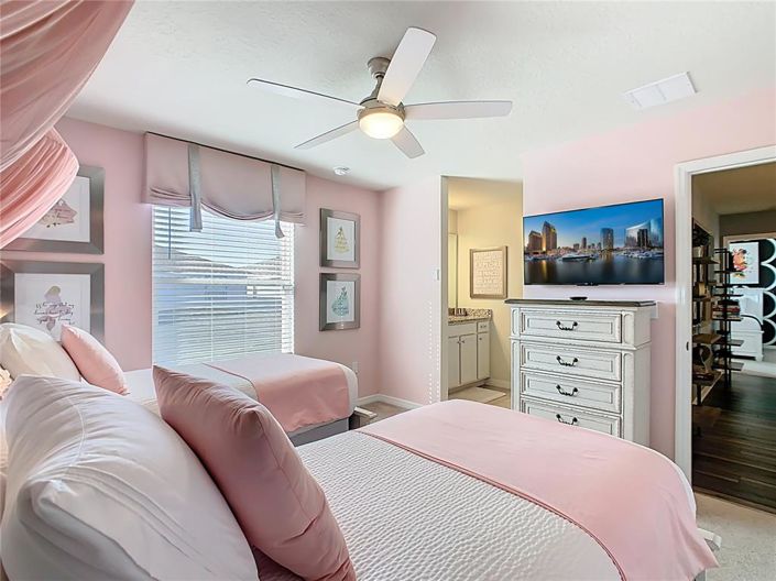 Image No.21-8 Bed House for sale