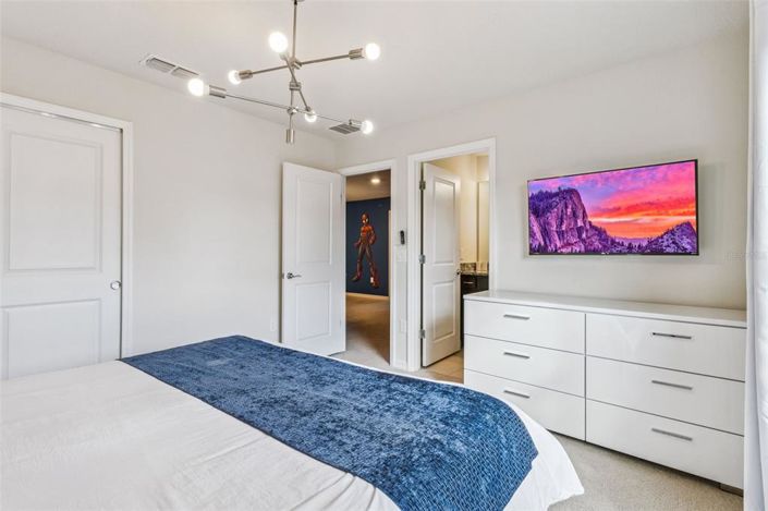 Image No.38-10 Bed House for sale