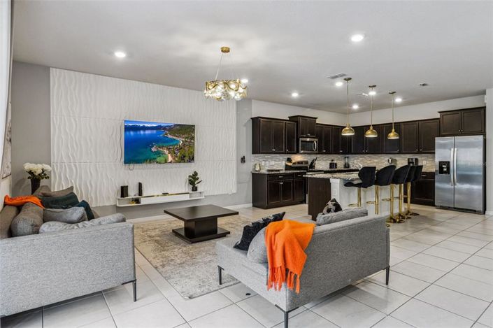 Image No.7-10 Bed House for sale