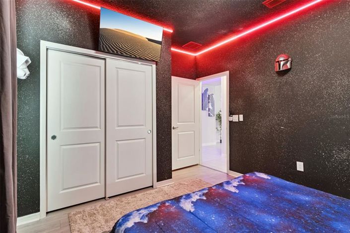 Image No.19-5 Bed Townhouse for sale