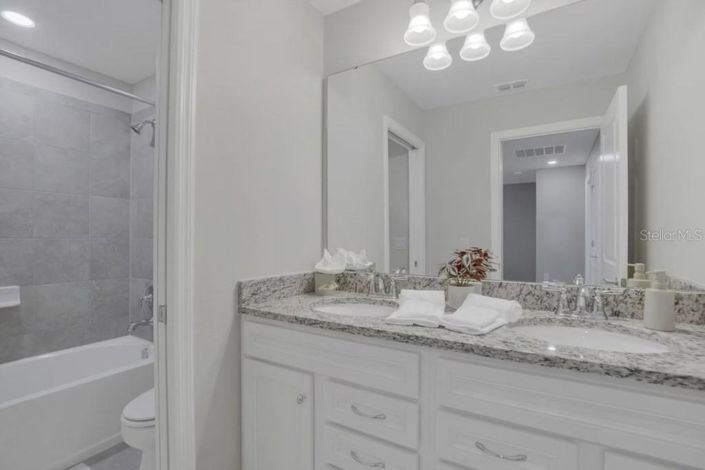 Image No.27-5 Bed Townhouse for sale