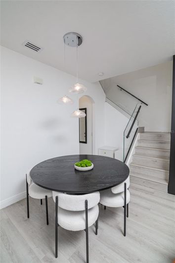 Image No.29-3 Bed Townhouse for sale