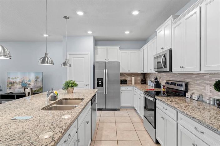 Image No.7-5 Bed Townhouse for sale