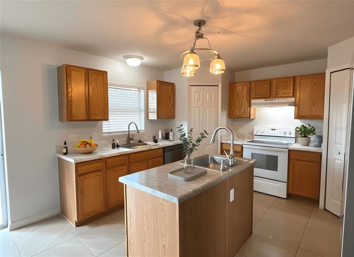 Image No.6-4 Bed Property for sale