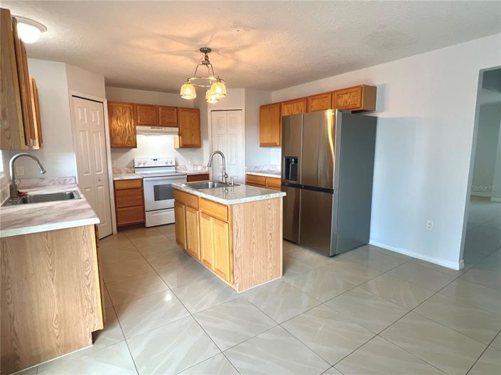 Image No.7-4 Bed Property for sale