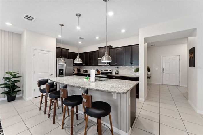 Image No.6-5 Bed Townhouse for sale