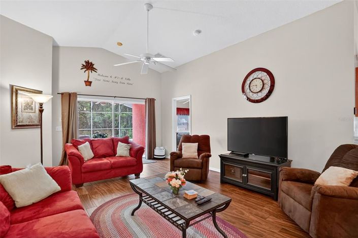 Image No.6-5 Bed House for sale