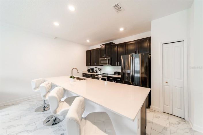 Image No.16-4 Bed Townhouse for sale