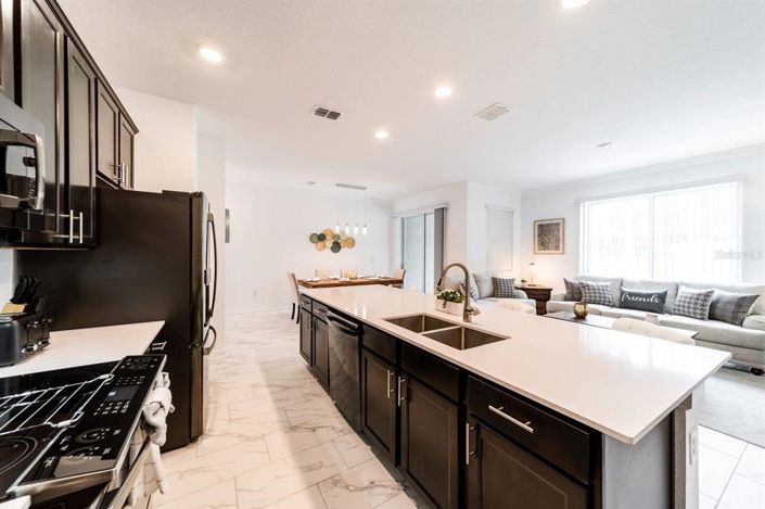 Image No.23-4 Bed Townhouse for sale