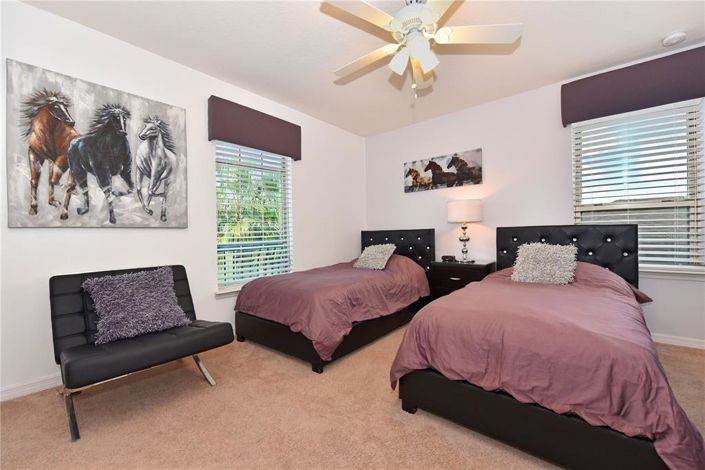 Image No.10-7 Bed Property for sale