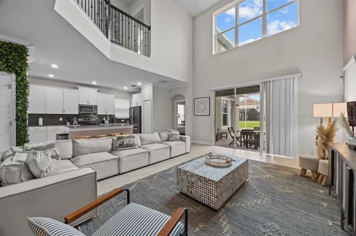 Image No.8-5 Bed House for sale