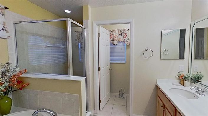 Image No.32-5 Bed Property for sale