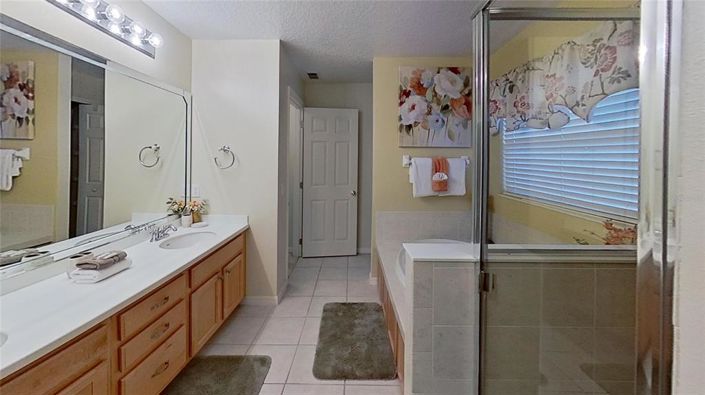 Image No.36-5 Bed Property for sale