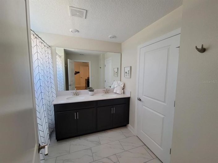 Image No.18-4 Bed Townhouse for sale