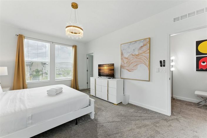 Image No.19-6 Bed House for sale