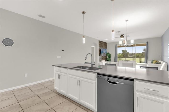 Image No.17-3 Bed Townhouse for sale