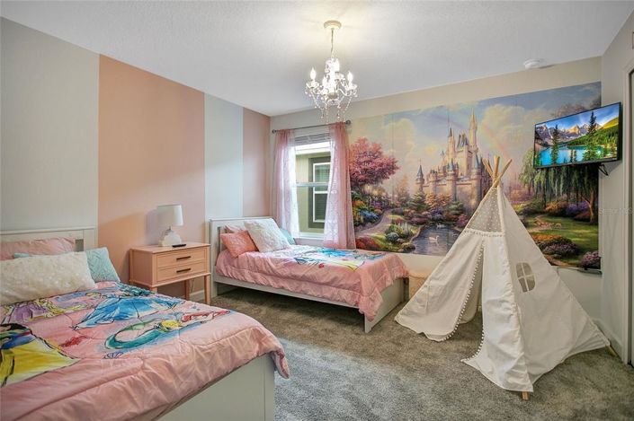 Image No.18-8 Bed Property for sale