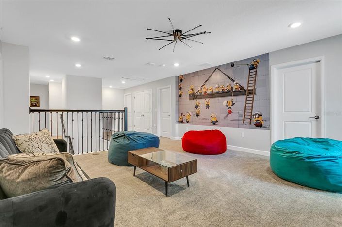 Image No.33-8 Bed Property for sale