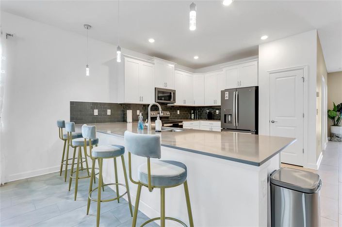 Image No.9-8 Bed Property for sale