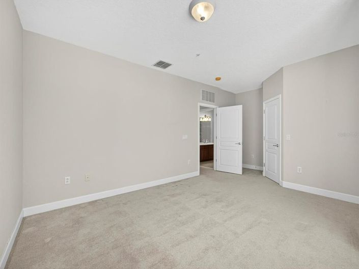 Image No.30-3 Bed Townhouse for sale