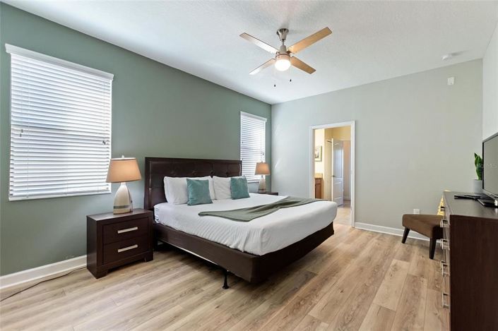 Image No.27-7 Bed Property for sale