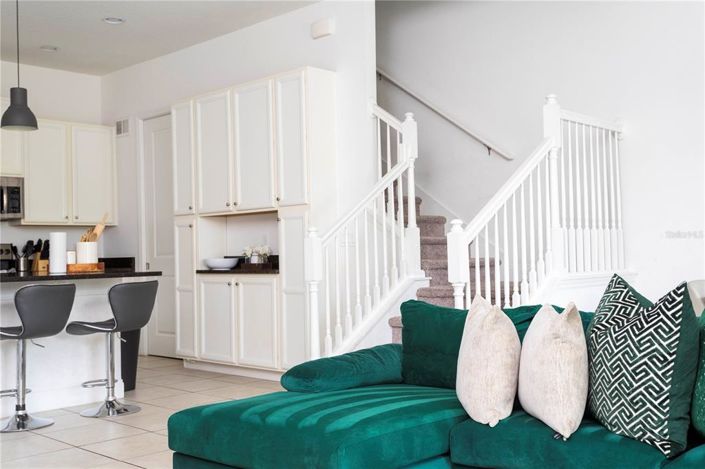 Image No.17-5 Bed Townhouse for sale