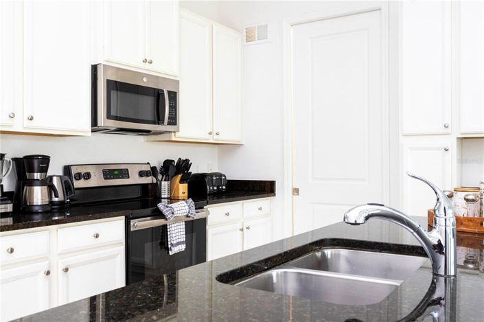 Image No.9-5 Bed Townhouse for sale