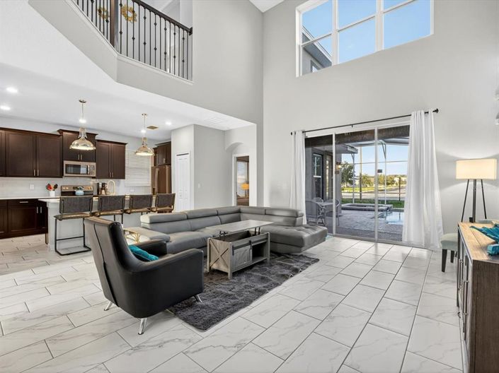 Image No.6-5 Bed House for sale