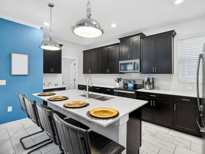 Image No.9-5 Bed House for sale