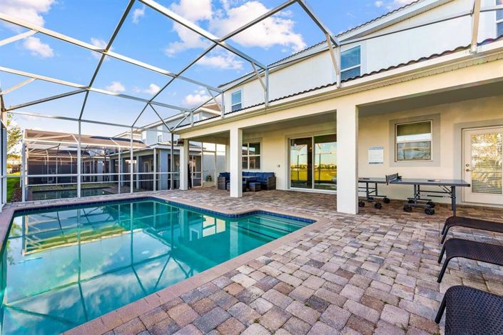 Image No.12-8 Bed Property for sale