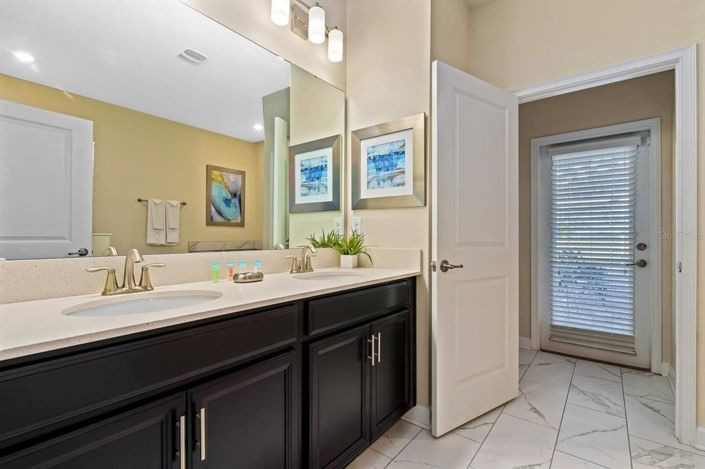 Image No.38-8 Bed Property for sale