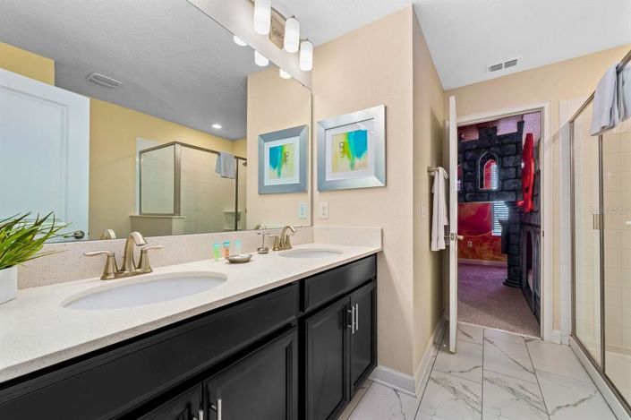 Image No.41-8 Bed Property for sale