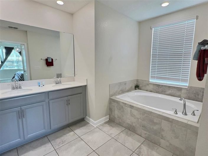 Image No.10-2 Bed Property for sale