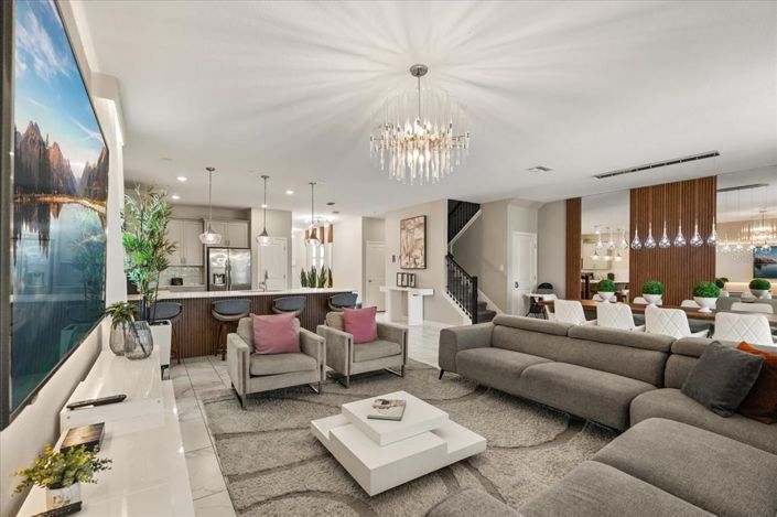 Image No.10-9 Bed Property for sale