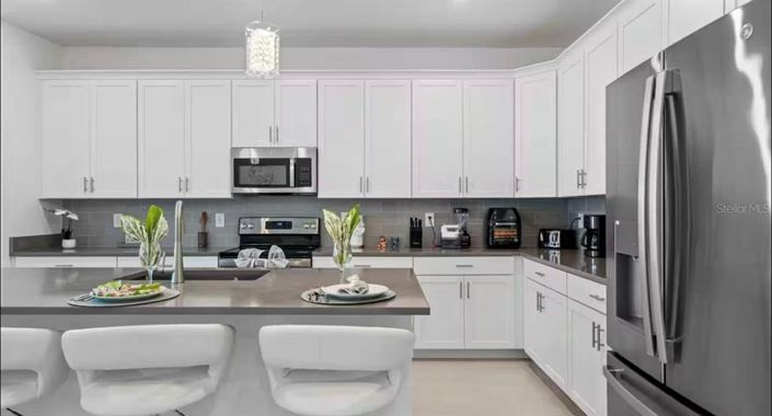 Image No.8-6 Bed House for sale