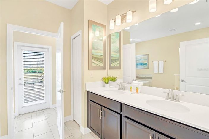 Image No.11-8 Bed House for sale