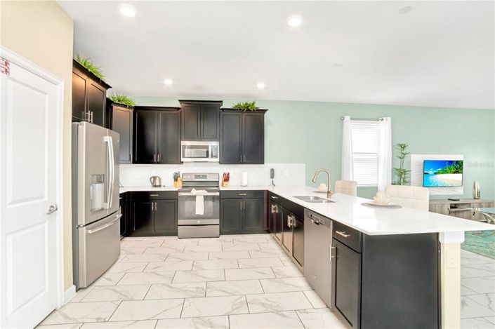 Image No.3-8 Bed House for sale