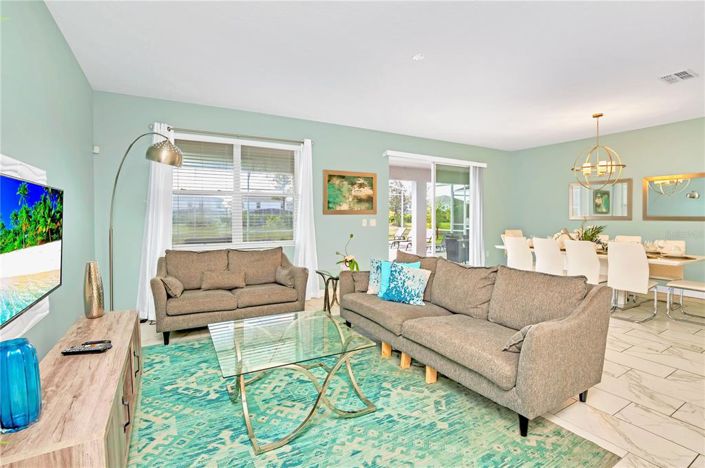 Image No.5-8 Bed House for sale