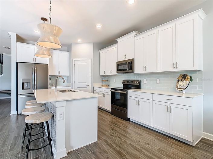 Image No.17-6 Bed House for sale