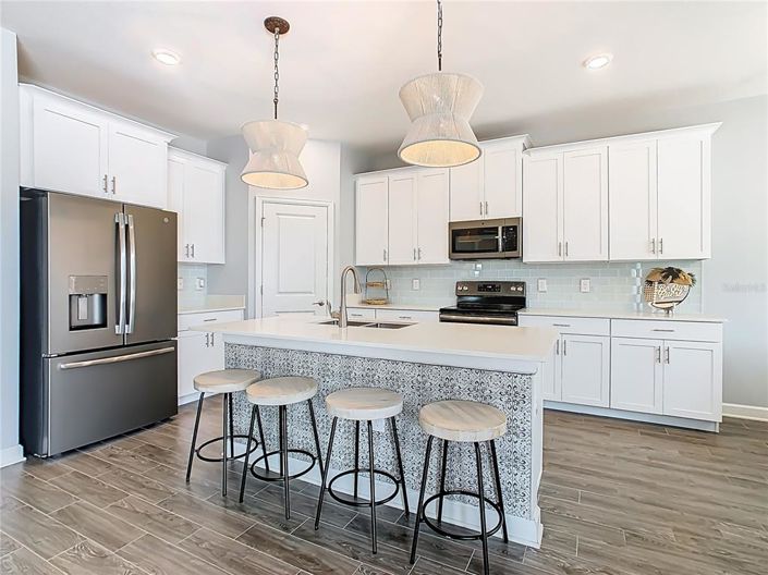 Image No.18-6 Bed Property for sale