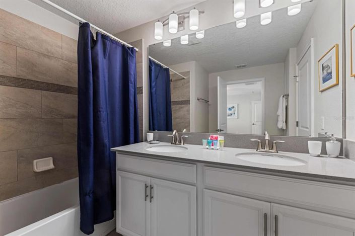 Image No.12-4 Bed Townhouse for sale