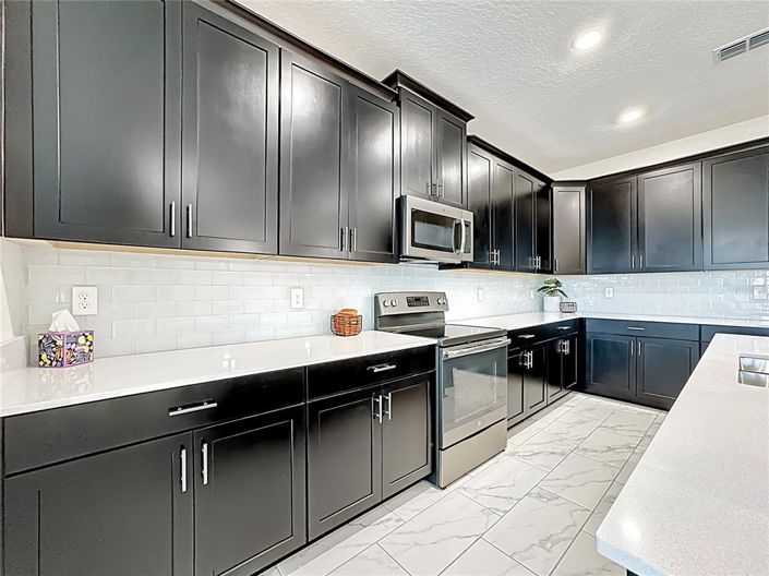 Image No.13-6 Bed House for sale