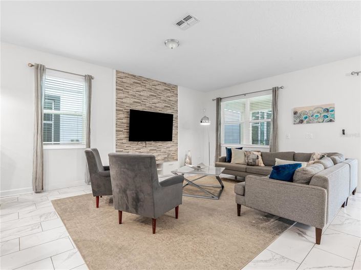 Image No.11-8 Bed House for sale