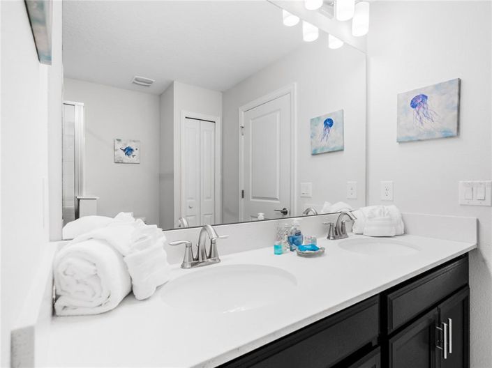 Image No.32-8 Bed House for sale