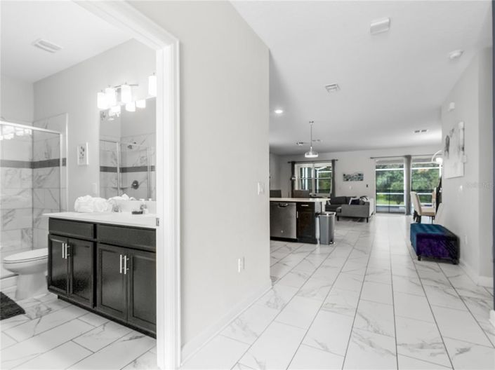 Image No.7-8 Bed House for sale