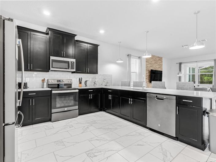 Image No.9-8 Bed Property for sale