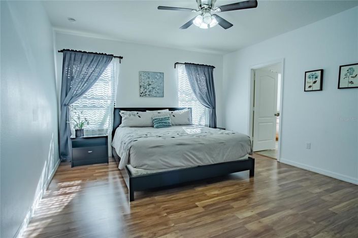 Image No.3-5 Bed House for sale