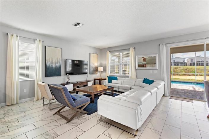 Image No.4-8 Bed Property for sale