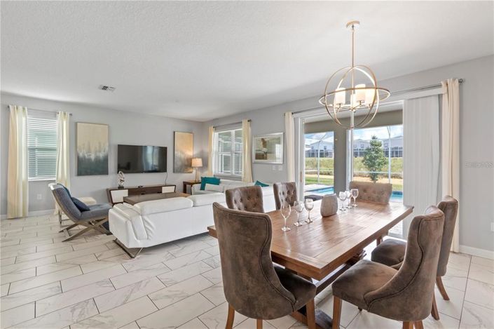 Image No.5-8 Bed House for sale