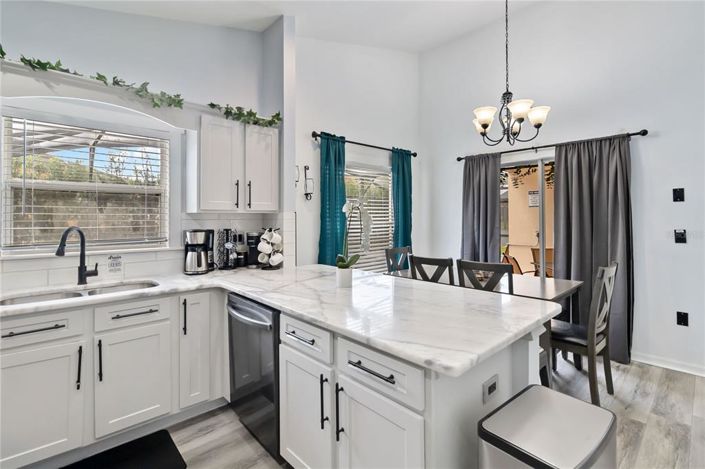 Image No.18-4 Bed House for sale